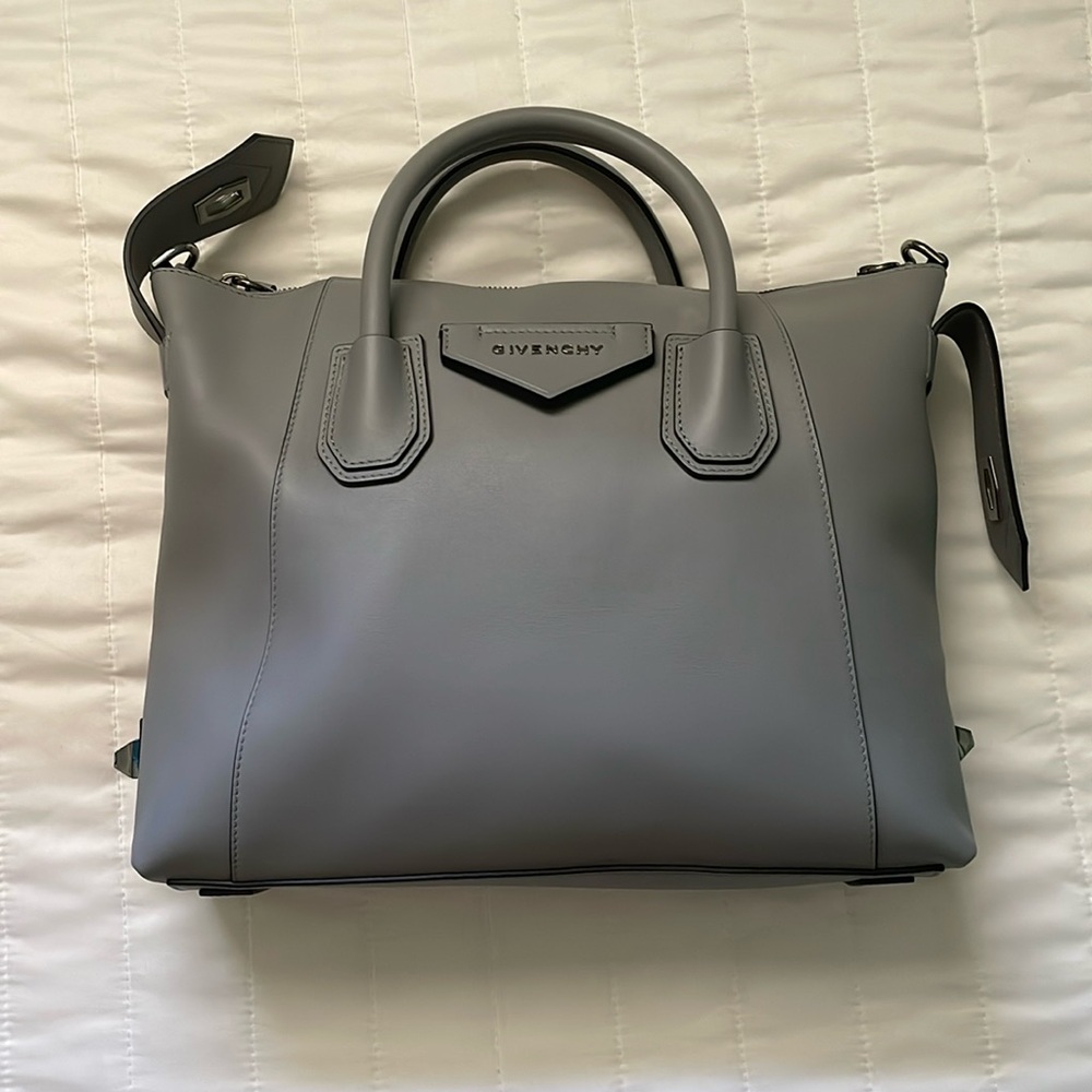 🆕 GIVENCHY Soft Calfskin Small Soft Antigon in Pearl Grey - Picture 6 of 16